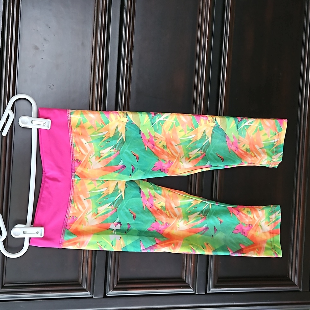 * Girls Size 5 Under Armour Capris